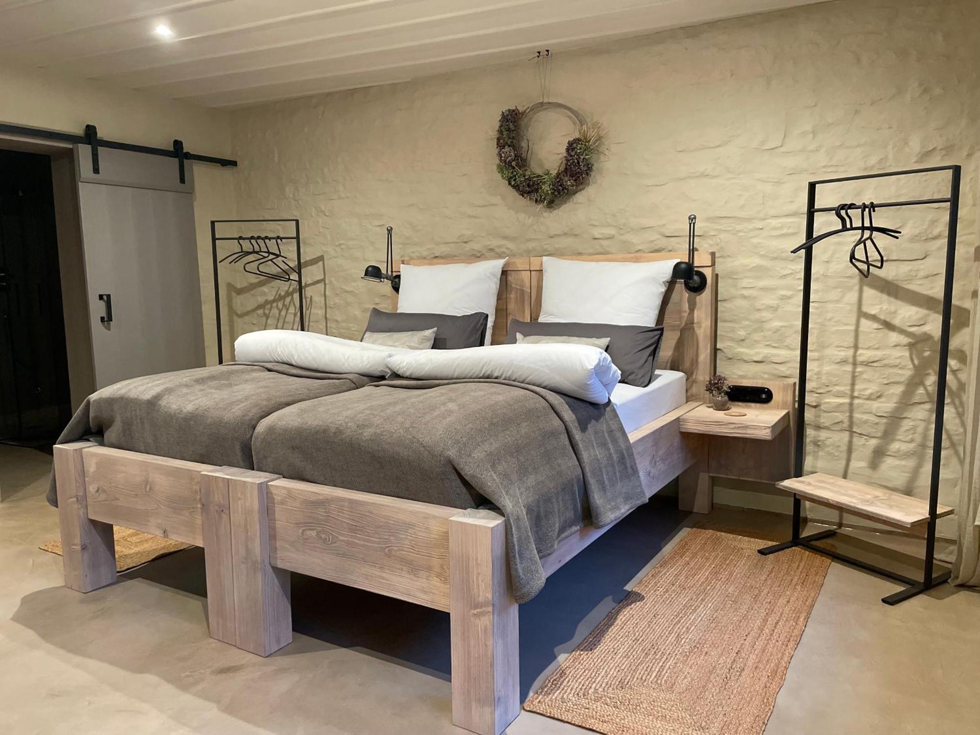 Lark Apartment *